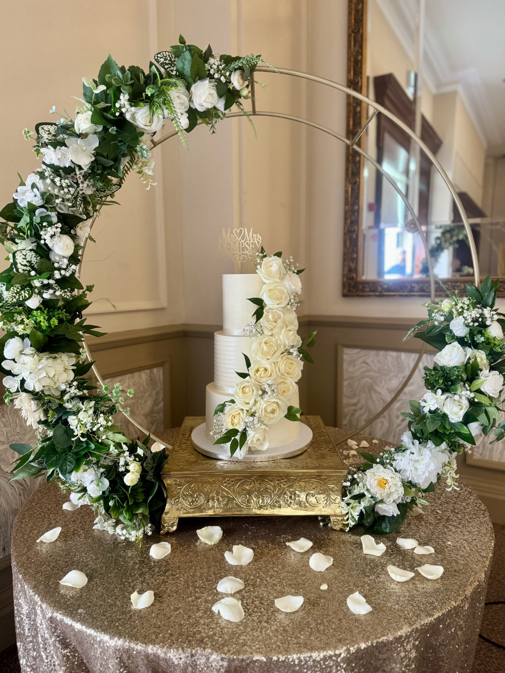 tips for picking your wedding cake